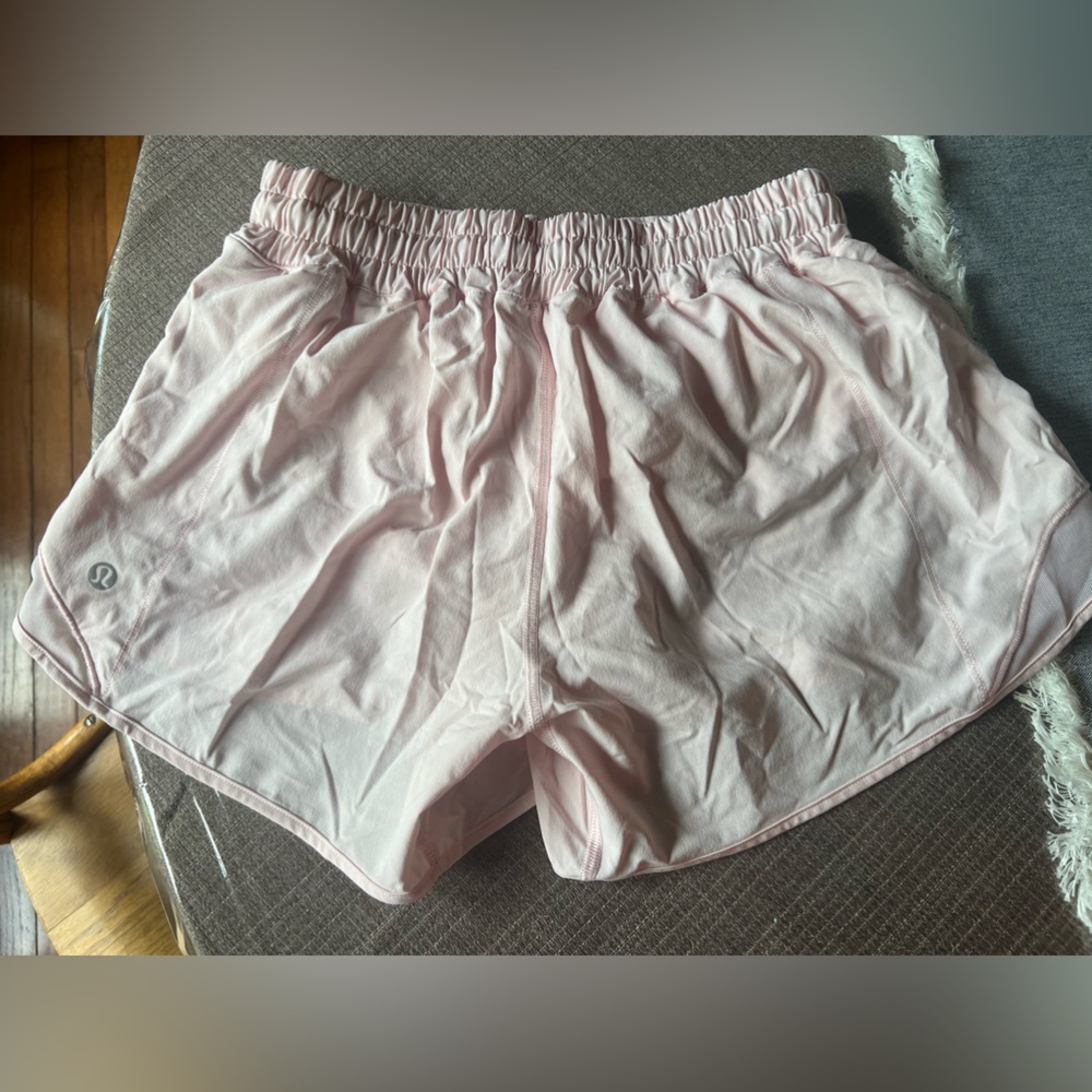 Lululemon Hotty Hot Low-rise lined short 4” - Picture 2 of 3